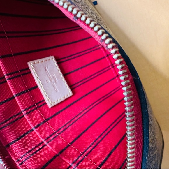 LOUIS VUITTON Pouch/Wristlet - Picture 2 of 6